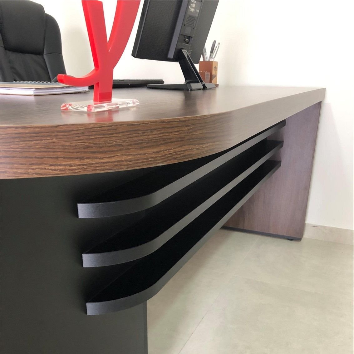Escrivaninha Mesa Escritório Tamburato 4 Gavetas Lado Direito 180cm Marrom/Charuto/Preto Artany
