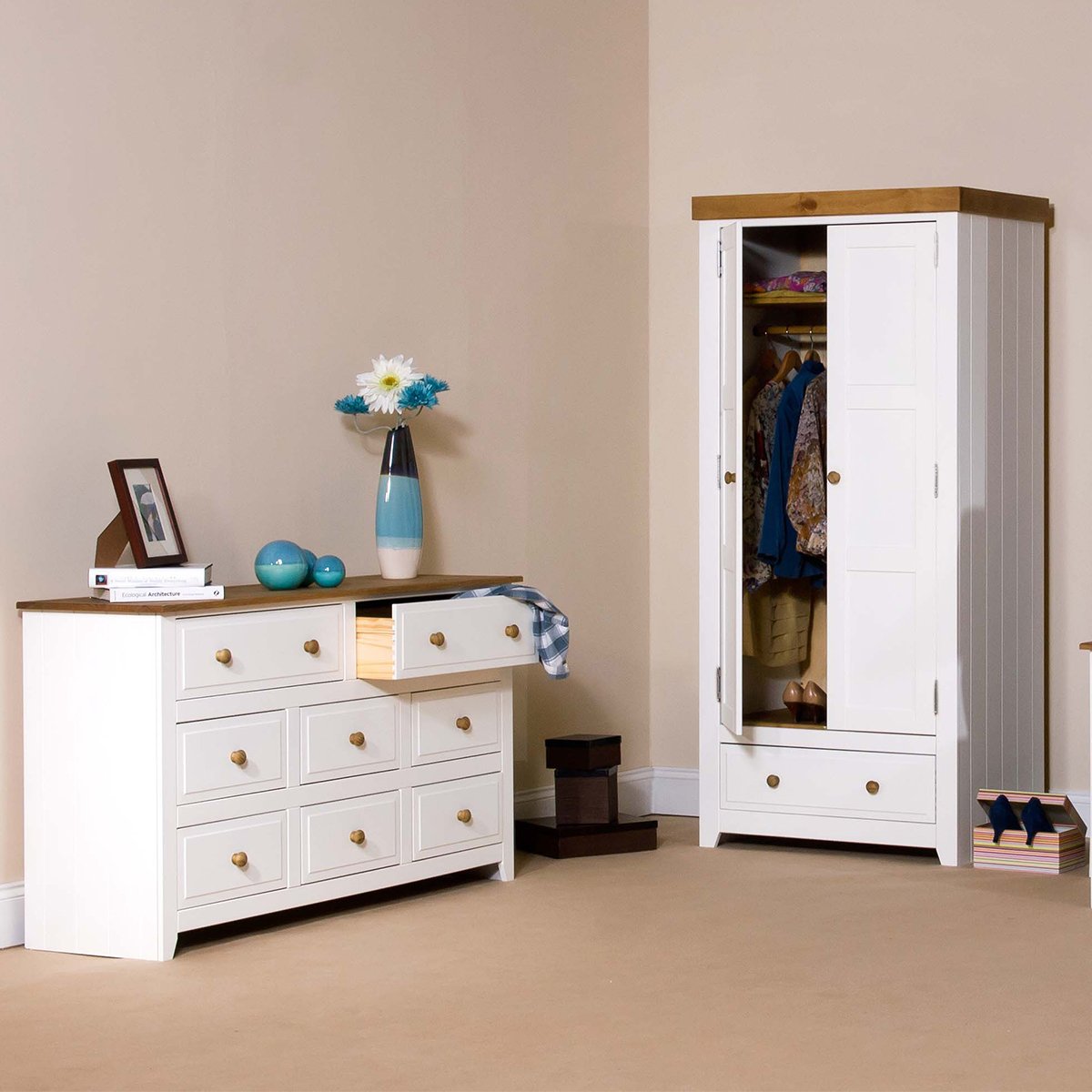 Cômoda Capri 8 Gavetas Madeira Maciça e MDF Pense Dentro da Caixa Branco