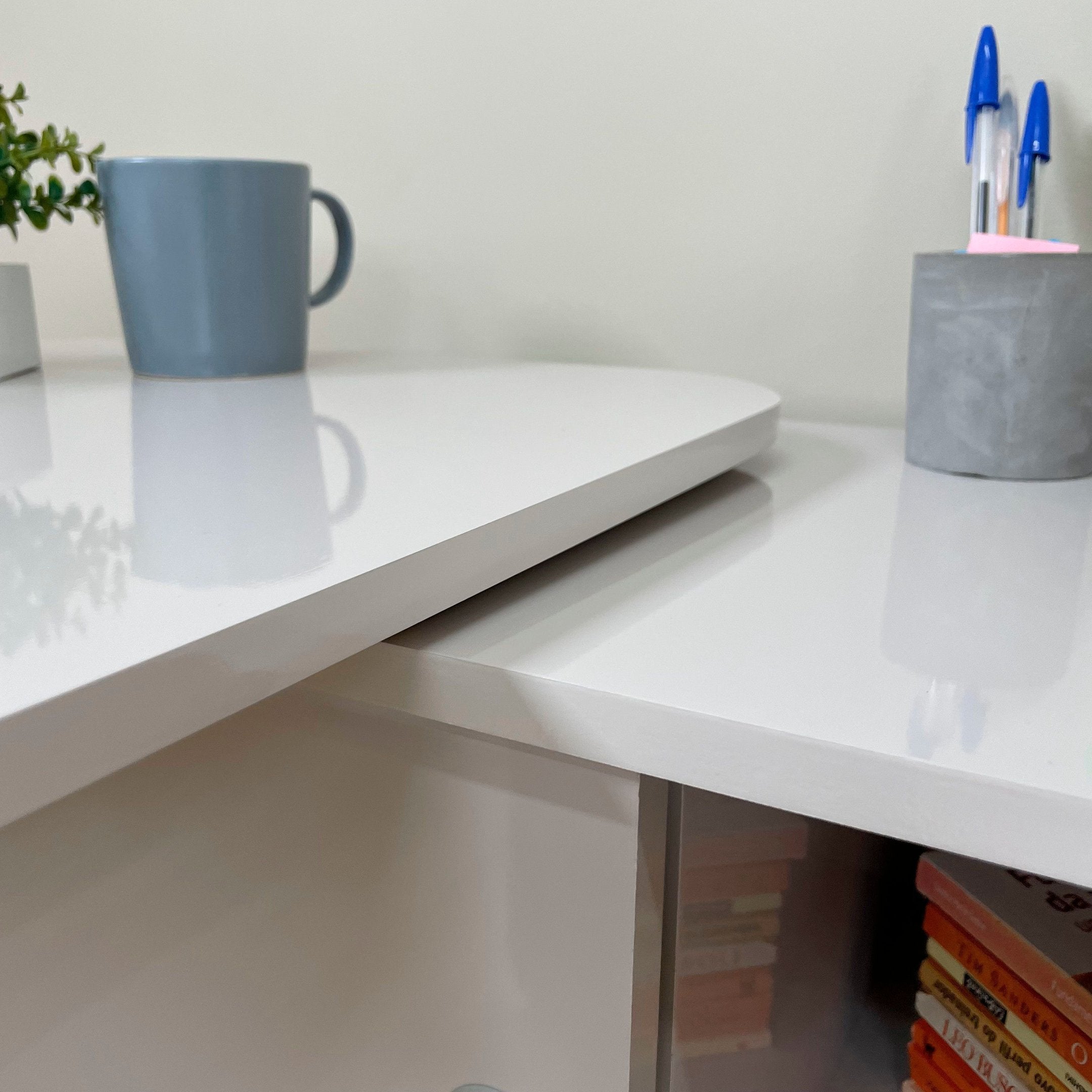 Escrivaninha Mesa Escritório Nomad 4 Nichos 1 Porta 114cm Artely Cinamomo e Off White