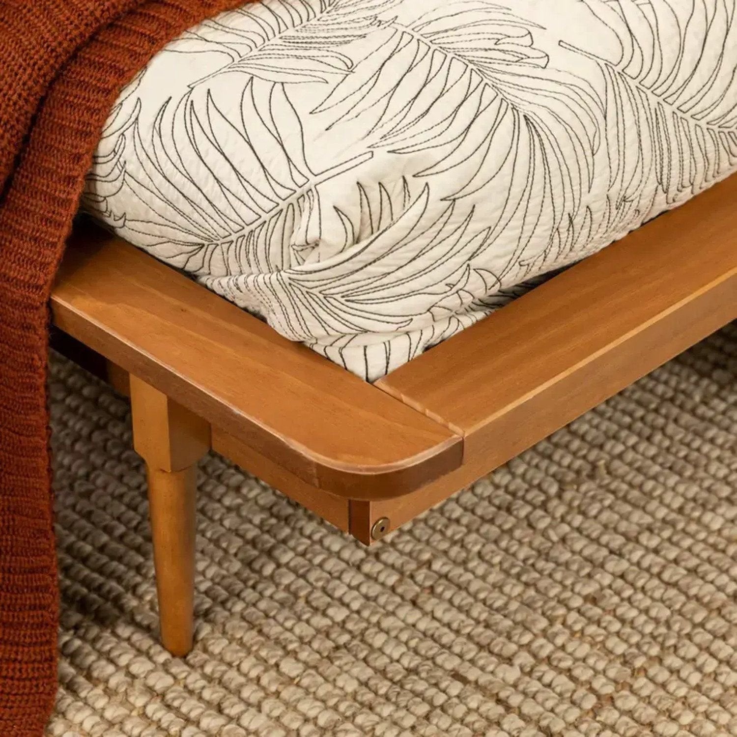 Cama de Casal Lunna Madeira Maciça Empório Paraíso Bege/Caramelo